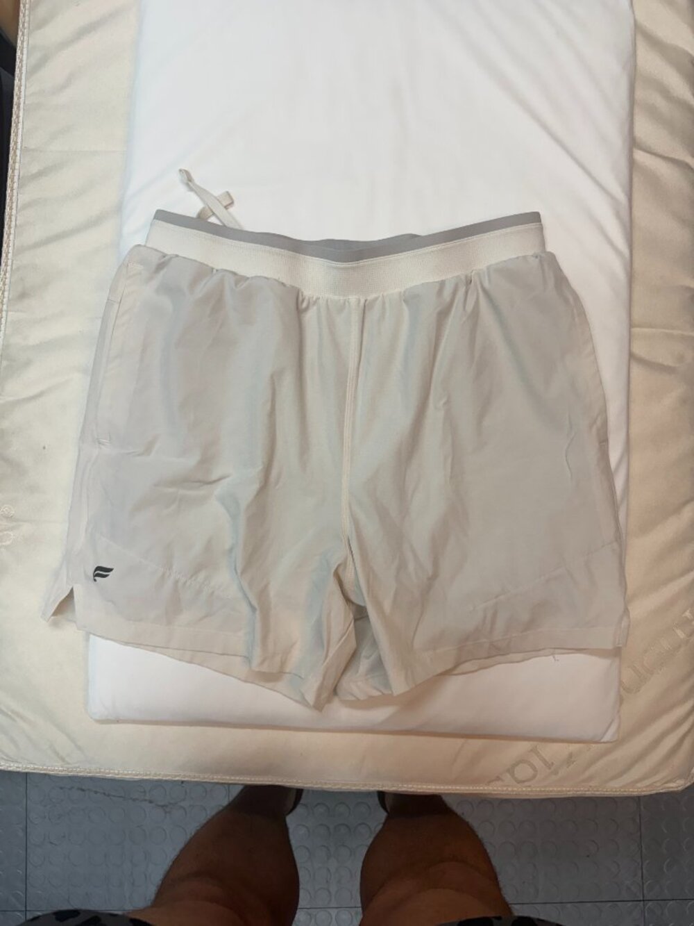 Fabletics Men's Fundamental Short Lined 2-in-1 Cream Oatmeal Sz M
